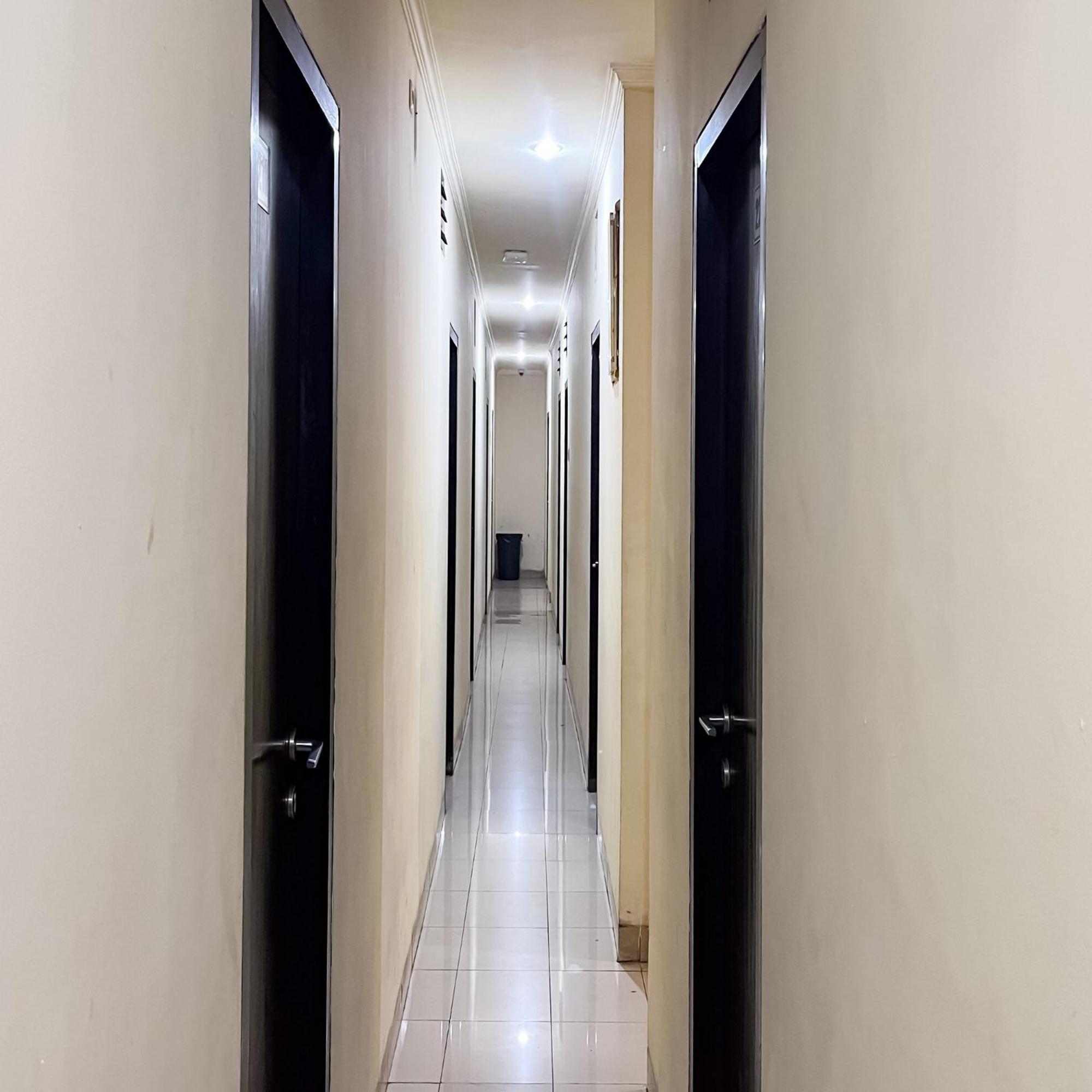 Arcadia Rooms Redpartner Джакарта Экстерьер фото
