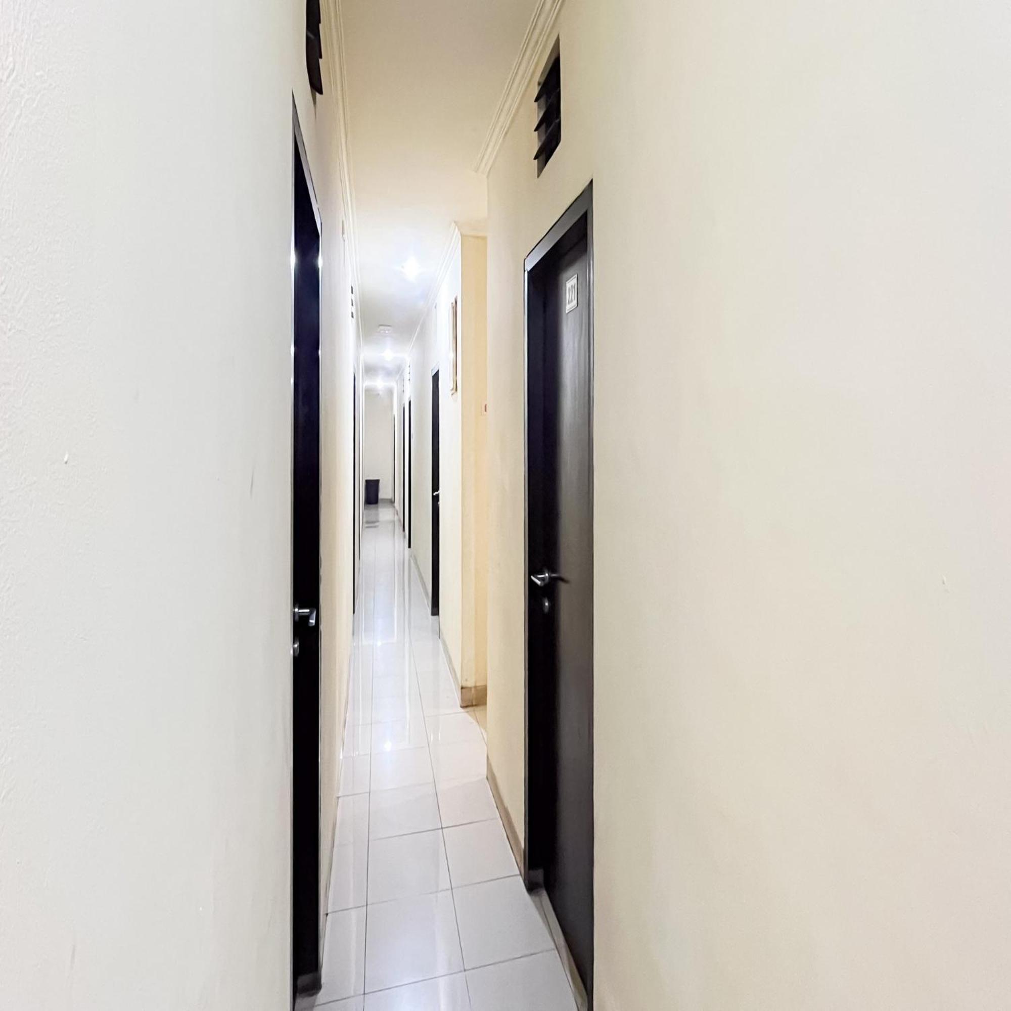 Arcadia Rooms Redpartner Джакарта Экстерьер фото