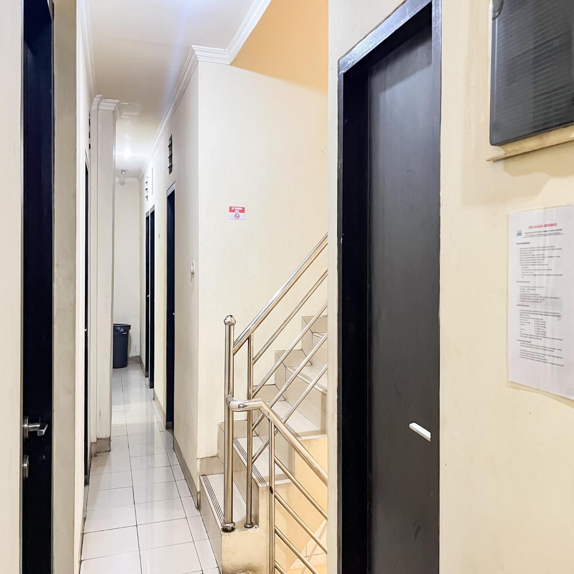Arcadia Rooms Redpartner Джакарта Экстерьер фото
