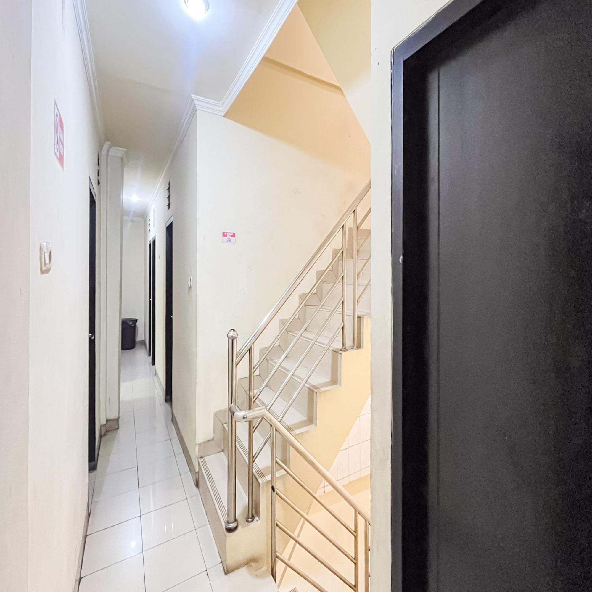 Arcadia Rooms Redpartner Джакарта Экстерьер фото